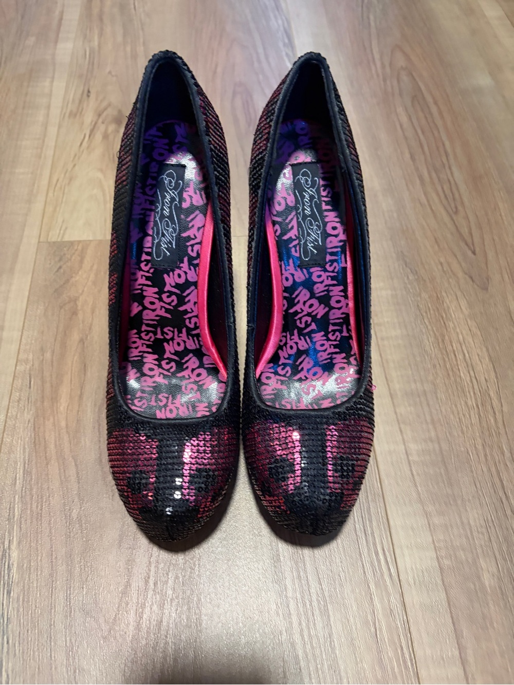 Iron Fist blackand Fuchsia Sequin skull pattern Round-Toe Pumps